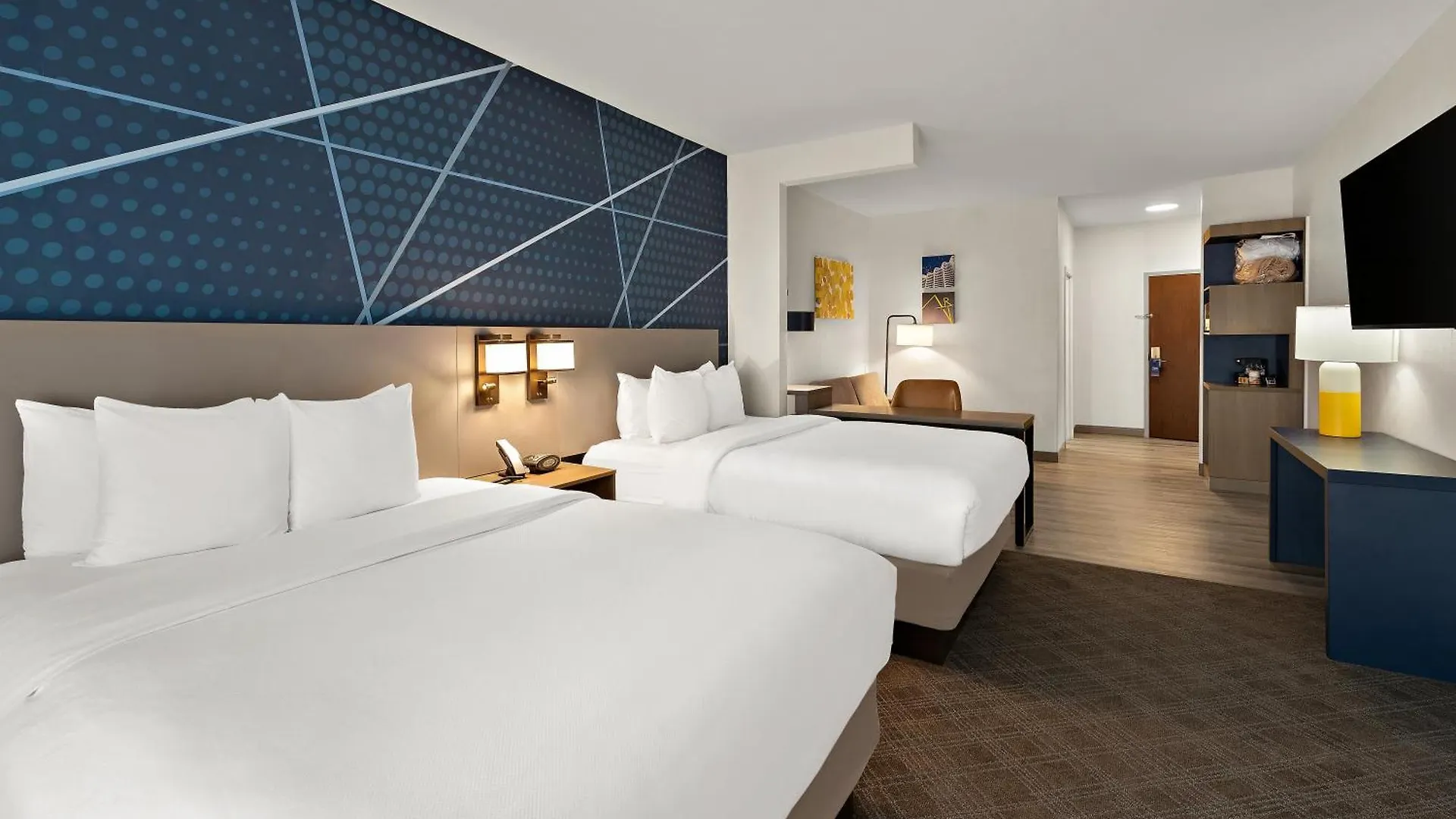 Comfort Suites Columbus East Broad Hotel