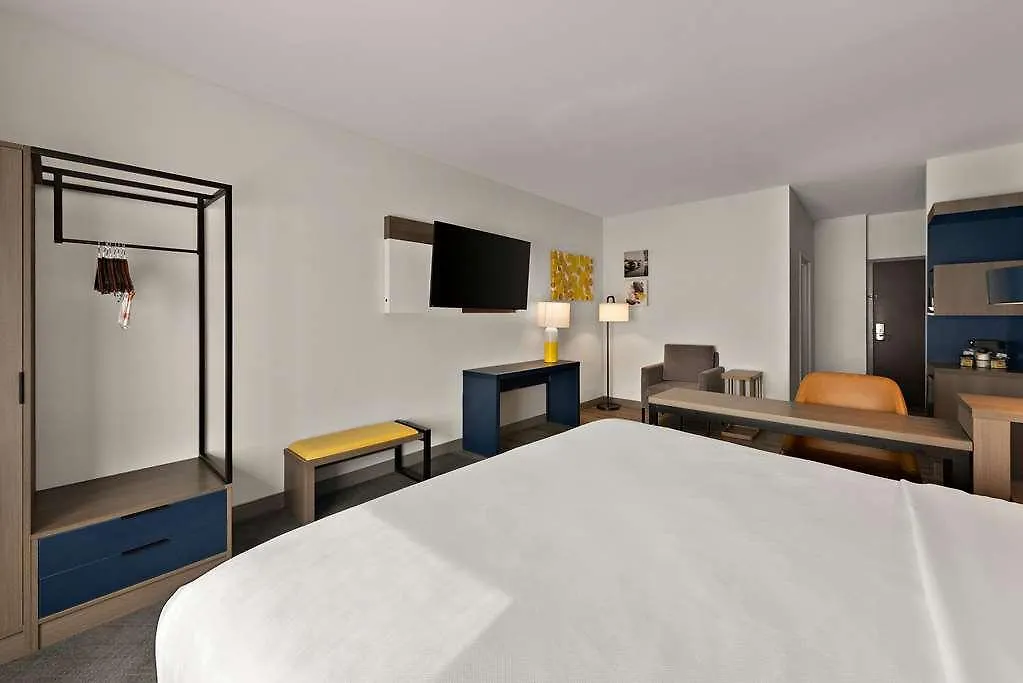Hotel Comfort Suites Columbus East Broad