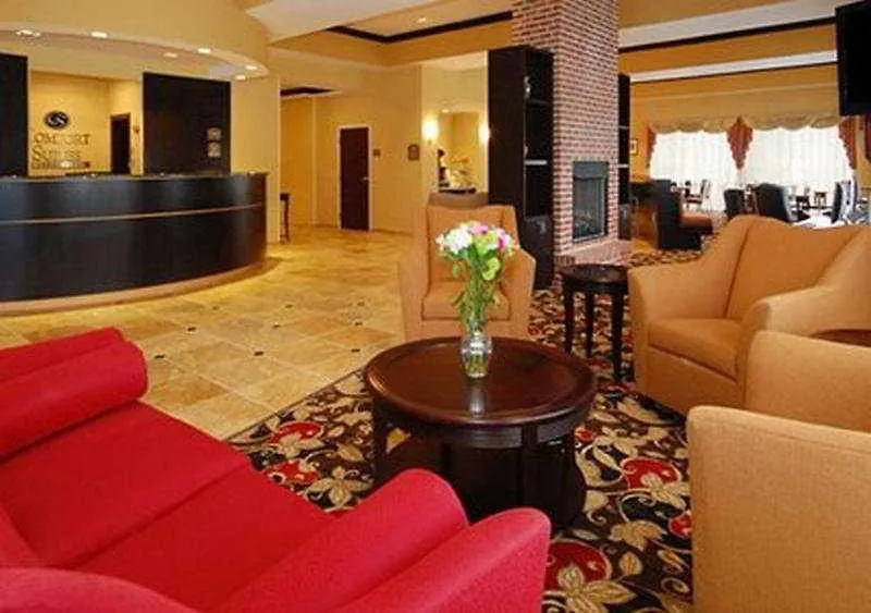 Comfort Suites Columbus East Broad 3*,
