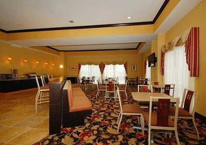 Comfort Suites Columbus East Broad Hotel